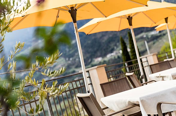Unsere Sonnenterrasse mit Panoramablick